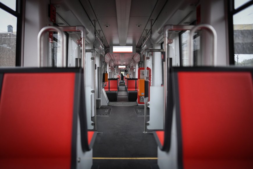 Bombardier delivers first new FLEXITY low-floor tram to Duisburg in Germany